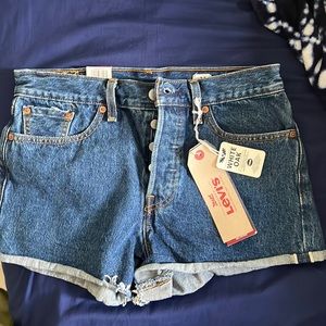 Original Levi’s Wedgie Fit shorts size 28